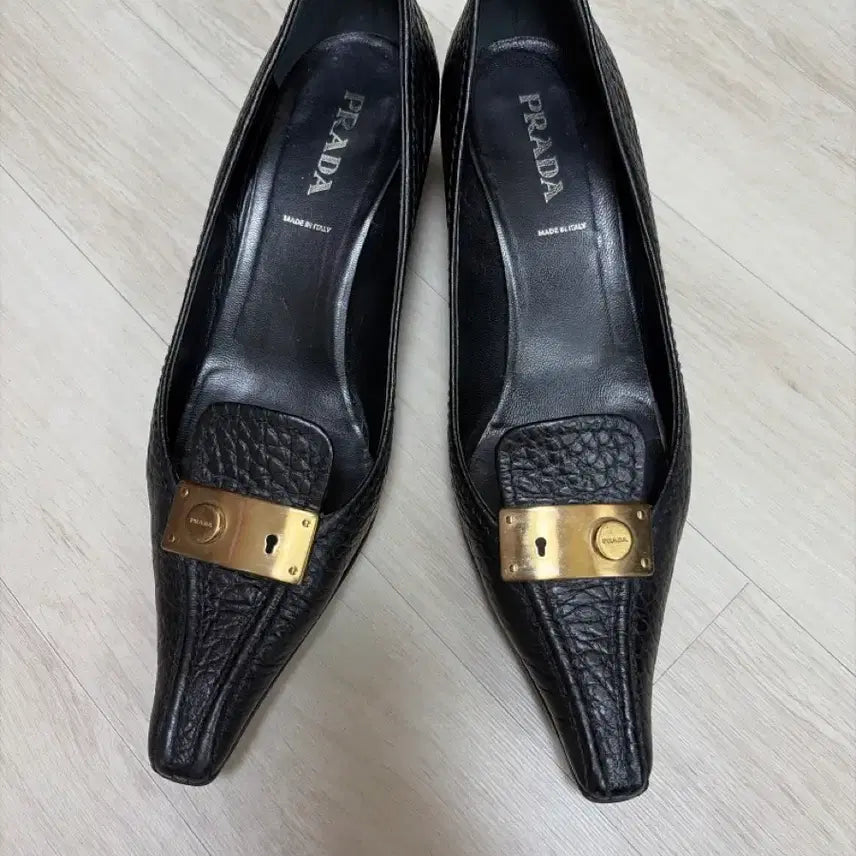 [BUNJANG] Prada Black Leather Y2K Kitten Heel Pumps Size 38 / 프라다 Y2K 블랙 레더 펌프스 키튼힐 38