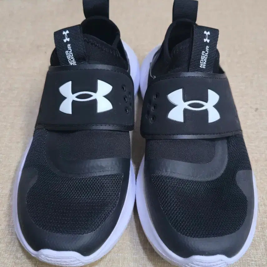 [BUNJANG] Under Armour Women's Runplay Running Shoes / 언더아머 여성 런플레이 런닝화 230