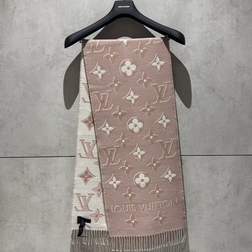 [BUNJANG] Louis Vuitton LV Essential Scarf Beige Rose (OS) / [정품(새상품)/OS] 루이비통 LV 에센셜 머플러