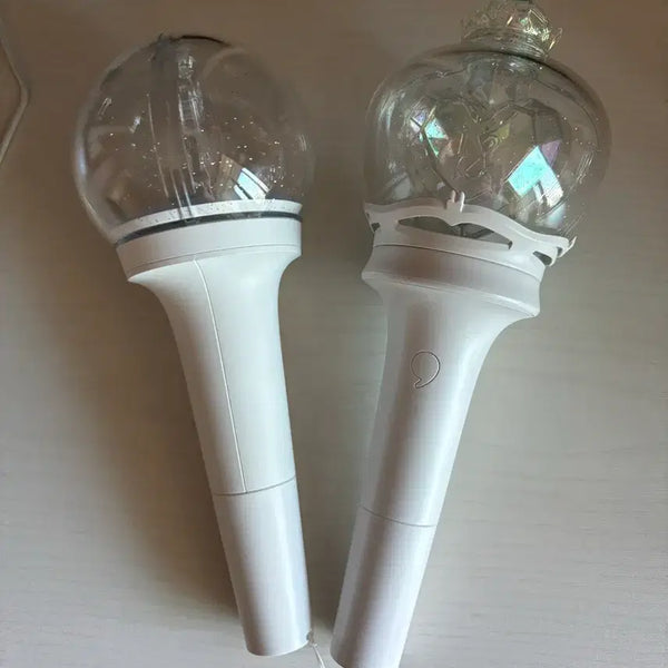 [BUNJANG] IVE (Wonyoung, Yujin, Gaeul, Rei, Liz, Leeseo) Ver 1 & Ver 2 Lightstick Bundle / 아이브 응원봉 구버전 이랑 신버전 같이팝니다 (급처분)