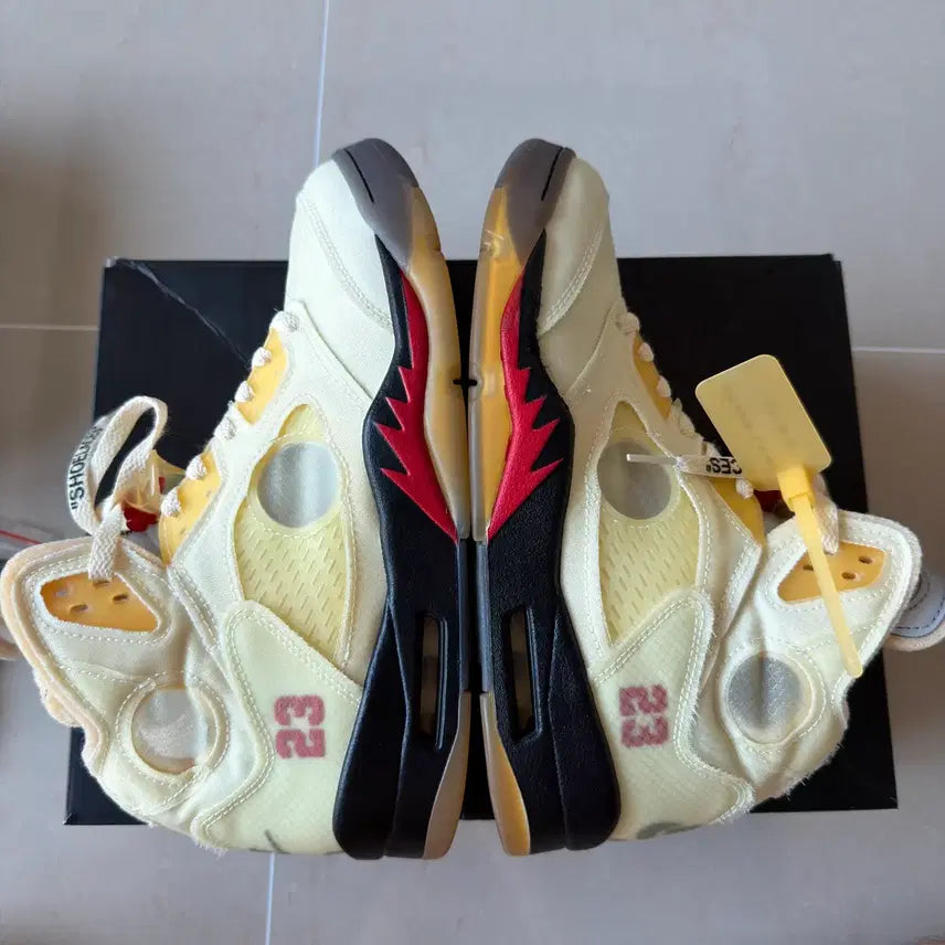 [BUNJANG] Off-White x Air Jordan 5 'Fire Red' (US 9) / 조던5 오프화이트 세일 파이어레드 270mm