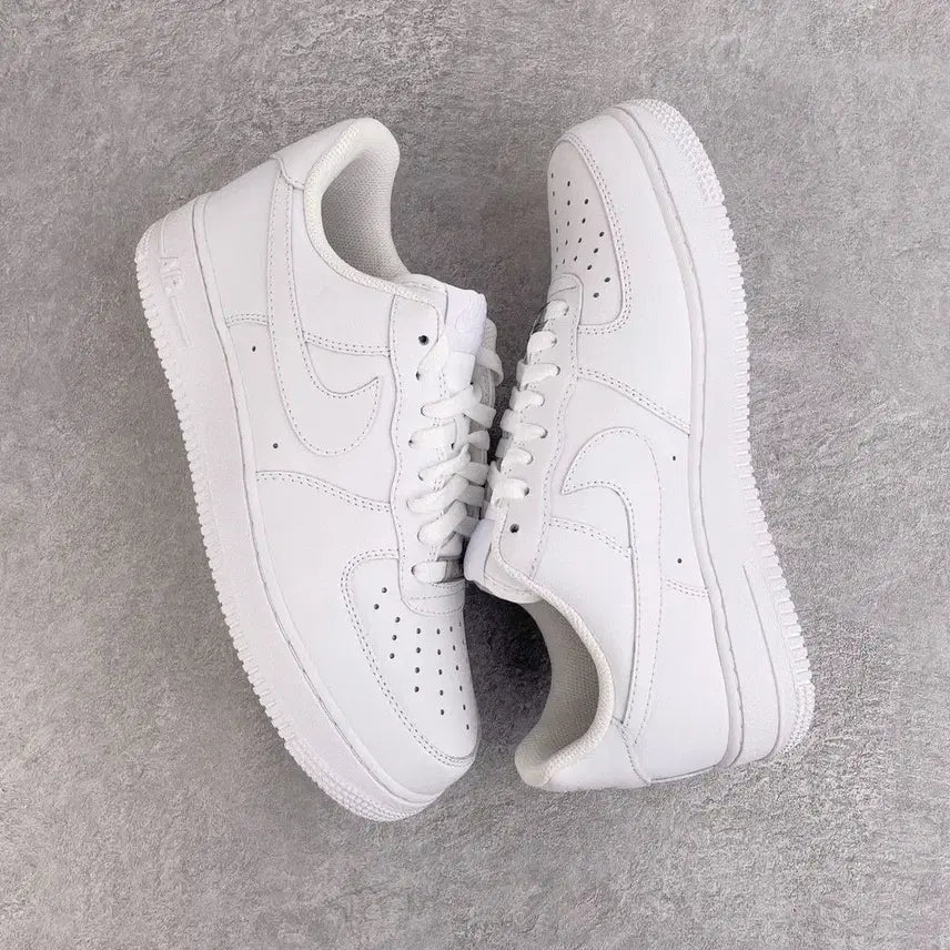 [BUNJANG] Nike Air Force 1 '07 Low Triple White CW2288-111 / 나이키 에어 포스107로우트리플 화이트CW2288-111