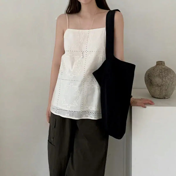 [BUNJANG] Embroidered Ribbon Strap Summer Blouse / 휴양지룩 휴가룩 자수끈나시 리본끈나시 여름블라우스