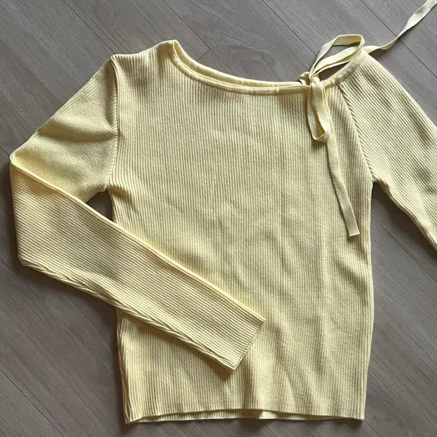 [BUNJANG] Ribbon Point Semi-Crop Knit / 세미크롭 리본포인트니트