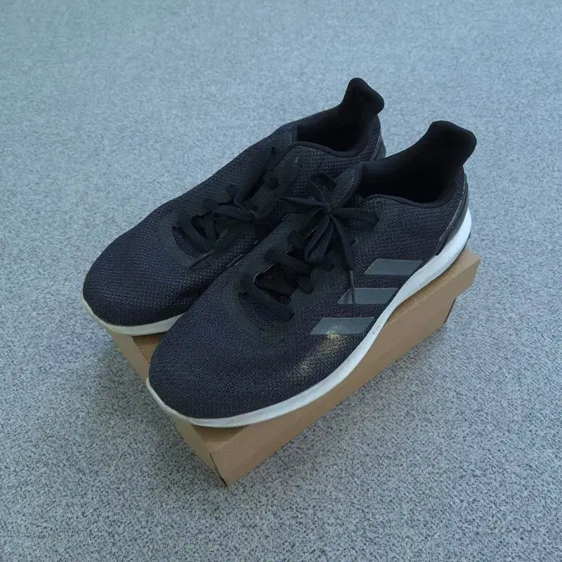 [BUNJANG] Adidas Sneakers Size 290 / 290 아디다스 스니커즈/일반 운동화 | 0626C29