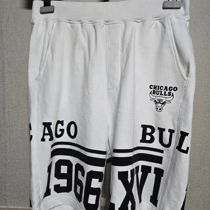 [BUNJANG] Chicago Bulls White Basketball Shorts / 시카고 불스 반바지30