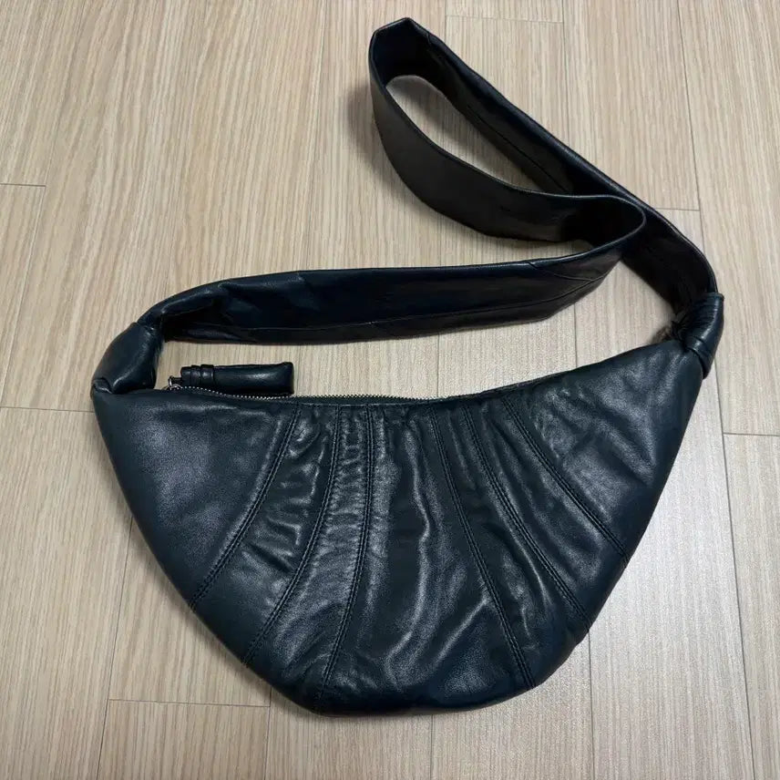 [BUNJANG] Lemaire Croissant Bag Small Midnight Green / 르메르 크루아상백 스몰 미드나잇 그린