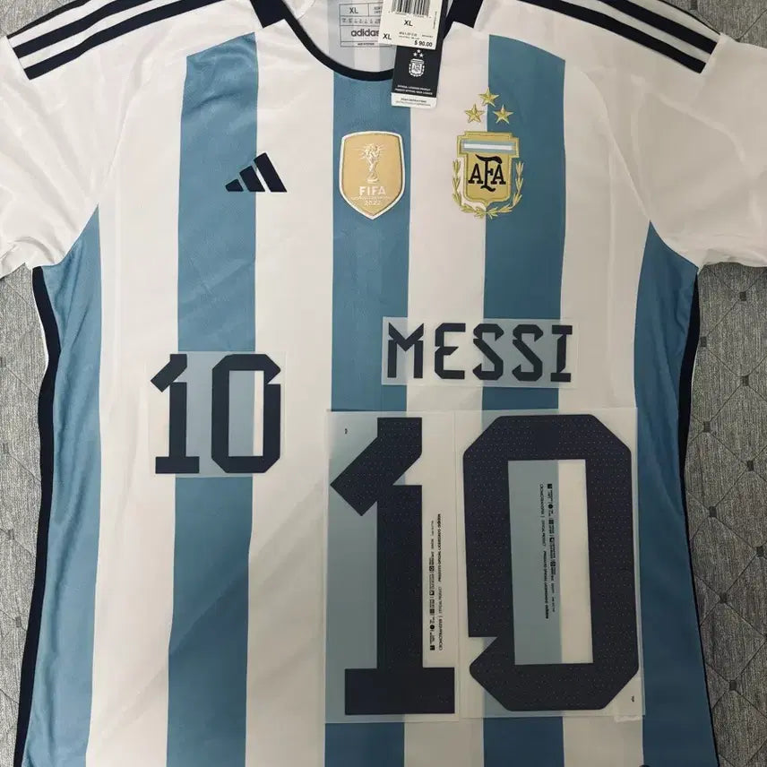 [BUNJANG] Argentina National Team 22-24 World Cup Champions Replica Jersey (XL) with Official Messi Name & Number Set / 아르헨티나 유니폼 + 오피셜 메시 마킹지