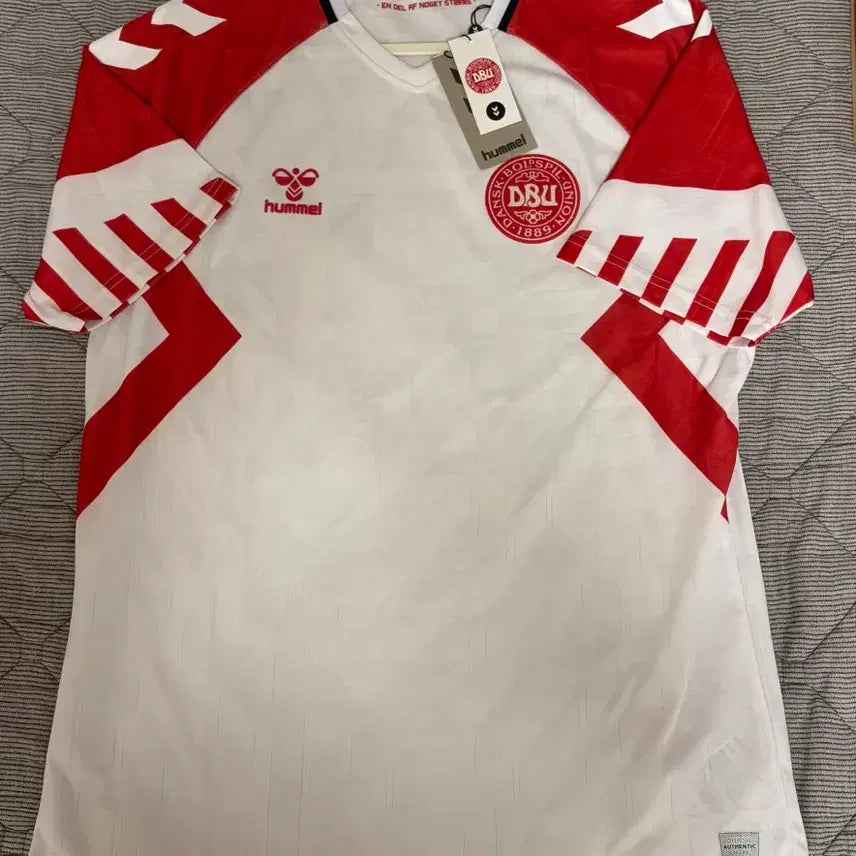 [BUNJANG] Hummel Denmark National Team 2023 Away Authentic Player Issue Jersey (European XL) / 정품) 2023 덴마크 L 어웨이 순정 유니폼 택채새상품