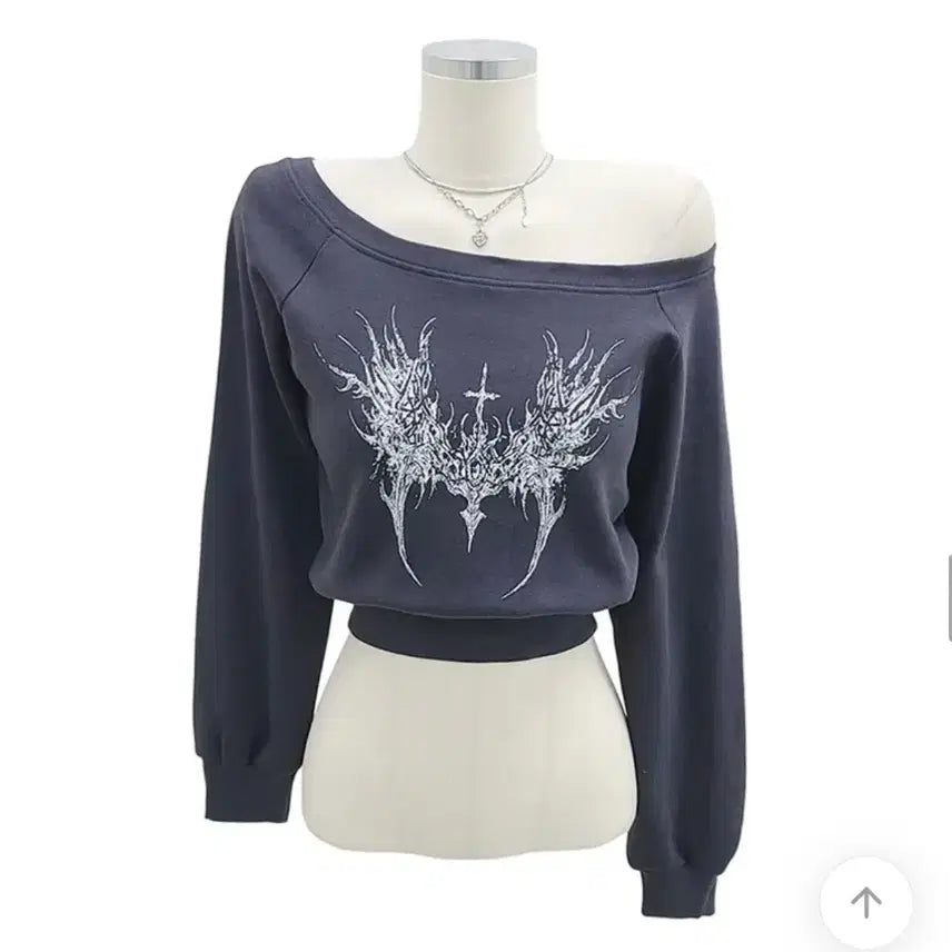 [BUNJANG] Gothic Off-Shoulder Crop Sweatshirt / 고딕 오프숄더 크롭 맨투맨 y2k 펑크 래퍼여친 서브컬쳐 지뢰계
