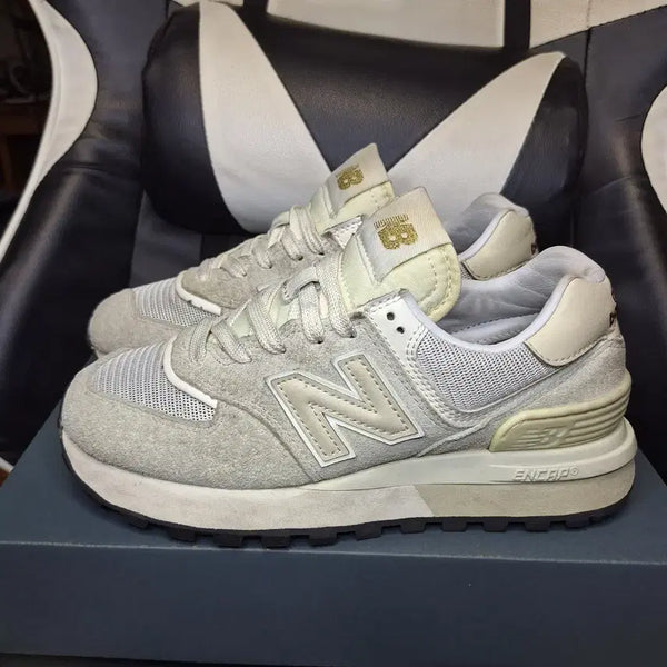 [BUNJANG] New Balance 574 Sneakers (US 6) / 뉴발란스 574 운동화 (230)
