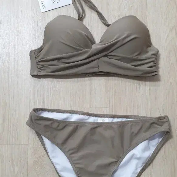 [BUNJANG] Viva Love Twist Volume Up Bikini / 비바러브 볼륨업 꼬임비키니(새상품)