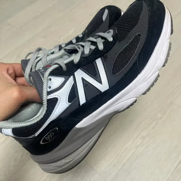 [BUNJANG] New Balance 990v6 Black Sneakers / 뉴발란스 990v6 270
