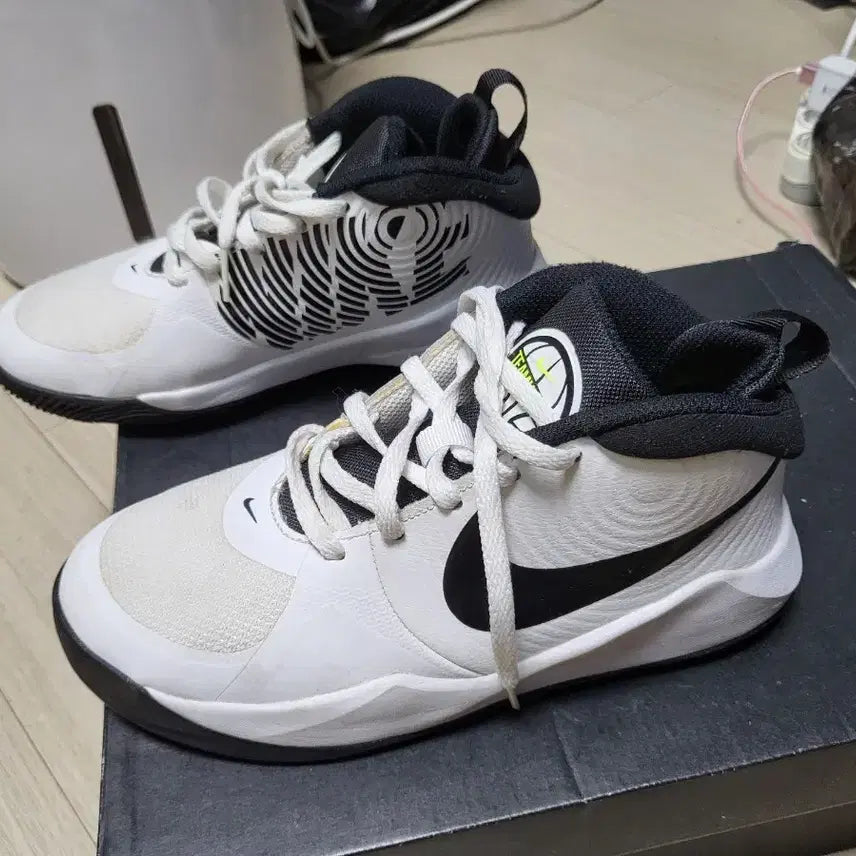 [BUNJANG] Nike Basketball Shoes White/Black 225mm / 나이키 농구화 흰색 검정 225mm 상태매우좋음
