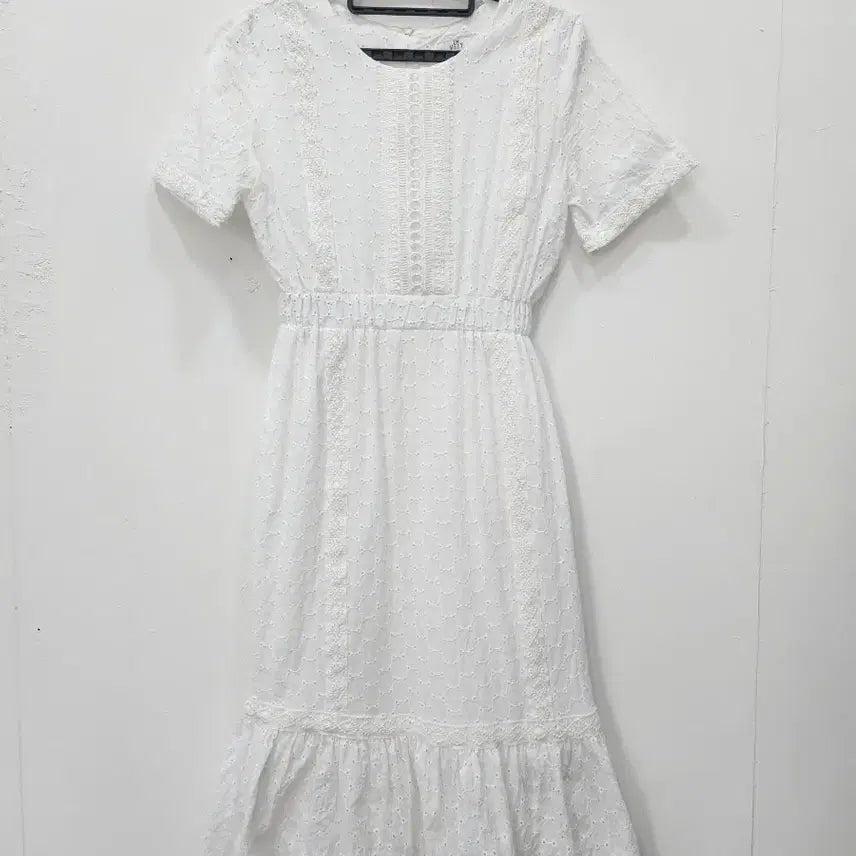 [BUNJANG] Imvely White Lace Short Sleeve Long Dress / [F] 임블리 화이트 원피스 레이스 반팔 롱원피스 펀칭
