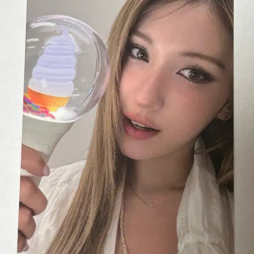 [BUNJANG] IOI Choi Yoojung Cheer Stick Photocard / 아이오아이 응원봉 포카 전소미 판매