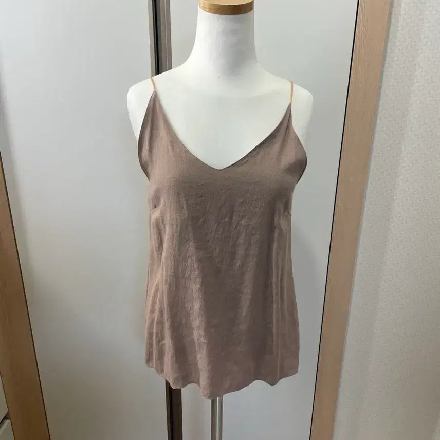 [BUNJANG] Women's Sleeveless Tank Top - Beige / 민소매 나시 휴양룩