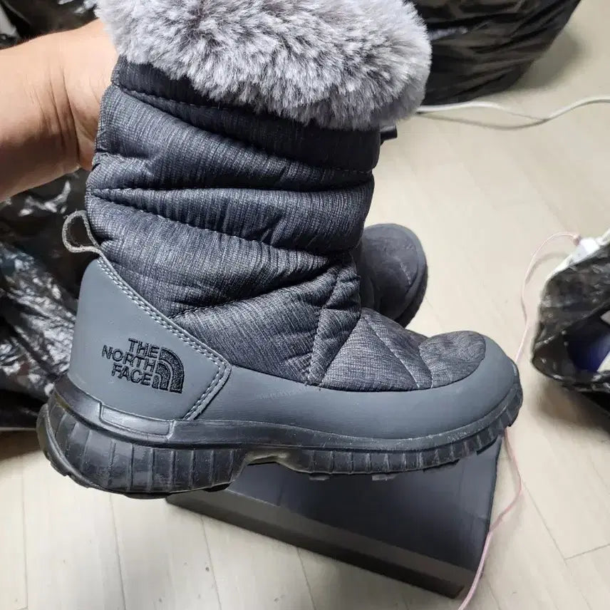 [BUNJANG] The North Face Women's Goose Down Winter Boots - Grey, 220mm / 노스페이스 여성 구스다운 방한 부츠 그레이 220mm 상태매우좋음