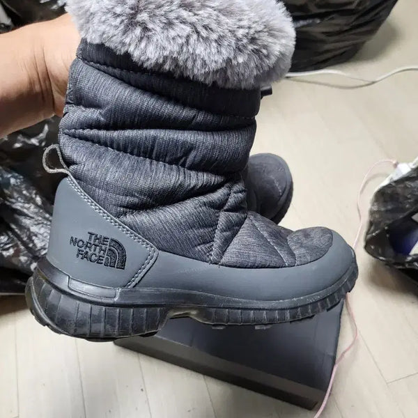 [BUNJANG] The North Face Women's Goose Down Winter Boots - Grey, 220mm / 노스페이스 여성 구스다운 방한 부츠 그레이 220mm 상태매우좋음