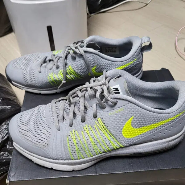 [BUNJANG] Nike Flywire Grey Fluorescent Sneakers 280mm / 나이키 플라이와이어 회색 형광 운동화 280mm 상태매우좋음