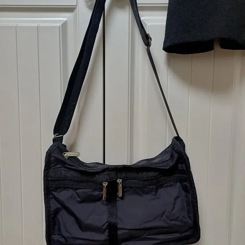 [BUNJANG] Lesportsac Recycled Black Deluxe Everyday Bag / 레스포색 리사이클드 블랙 디럭스 에브리데이백