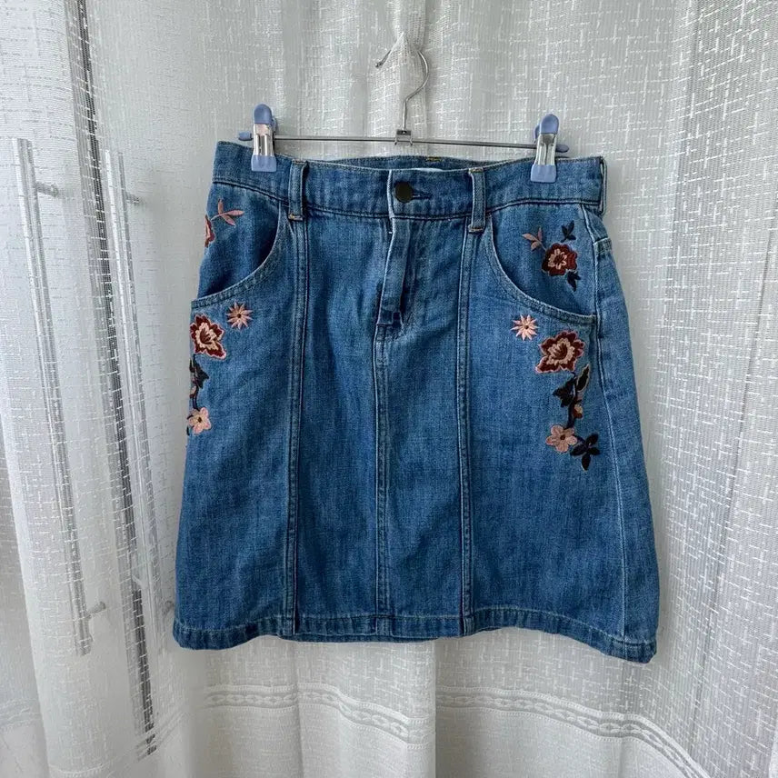 [BUNJANG] Vintage Floral Embroidered Denim Mini Skirt / 빈티지 청치마 꽃 자수 데님 스커트