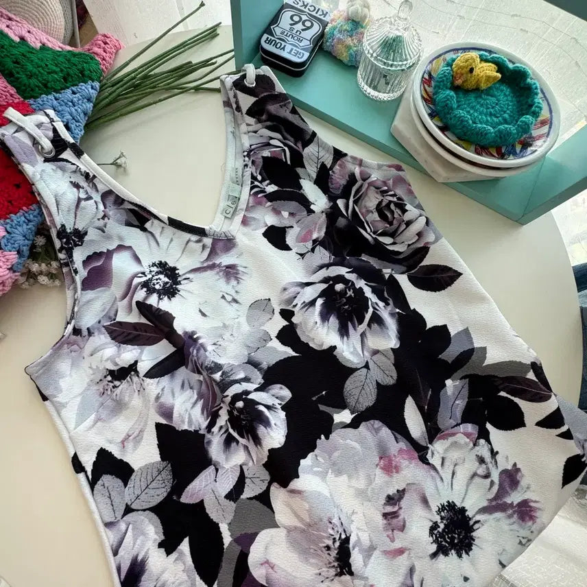 [BUNJANG] Vintage Floral Sleeveless Top / 빈티지 플로럴 패턴 민소매 탑