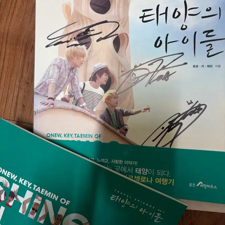 [BUNJANG] SHINee Onew Key Taemin Signed Barcelona Photo Essay / 샤이니 친필사인 태양의 아이들 바르셀로나 포토에세이