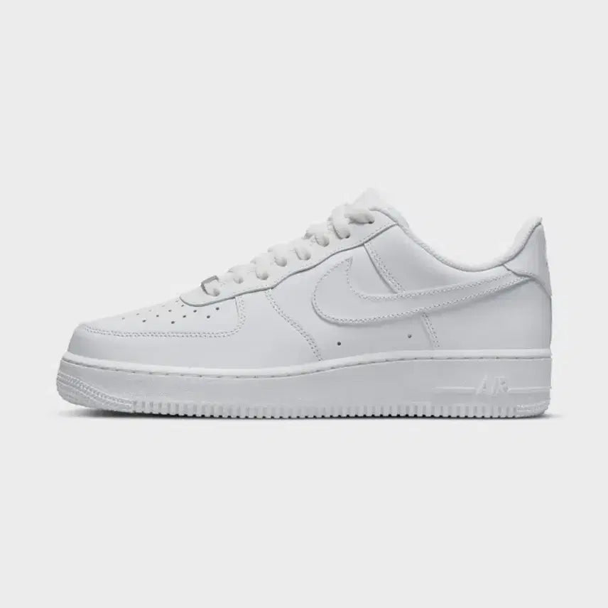 [BUNJANG] Nike Air Force 1 '07 White Shoes (US 9) / [새상품] 나이키 에어포스1 07 신발