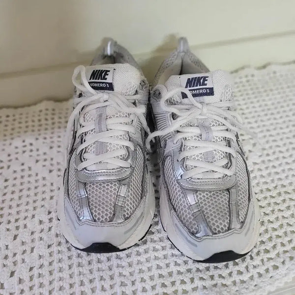 [BUNJANG] Nike Women's White Silver Logo Sneakers (230) / 나이키 여자 운동화 230