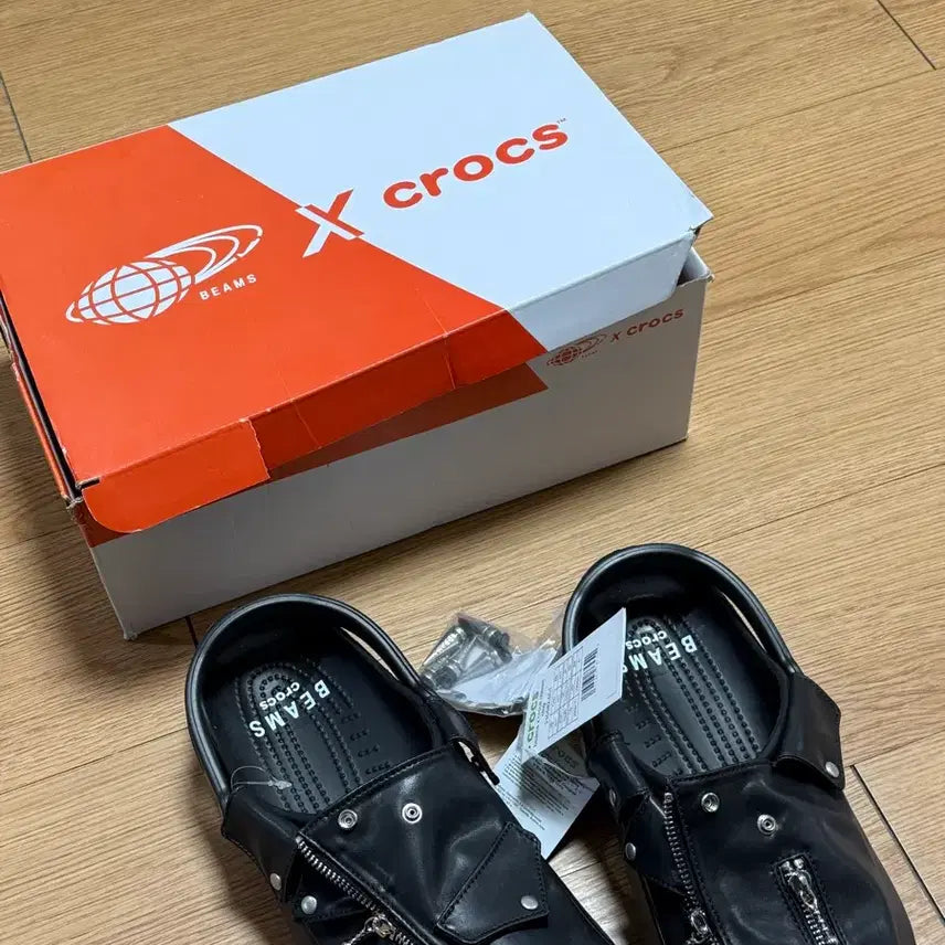 [BUNJANG] Crocs x BEAMS Classic Clogs Black Silver / [290] 크록스 x 빔즈 클래식 클로그 블랙 실버