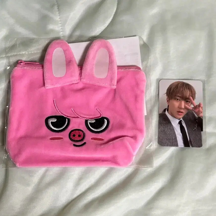 [BUNJANG] Stray Kids Japan Kuji Changbin Dwaekki Pouch & Photocard Set (Sealed) / 미개봉) 스키즈 일본 쿠지 창빈 돼끼 파우치 포카 1장