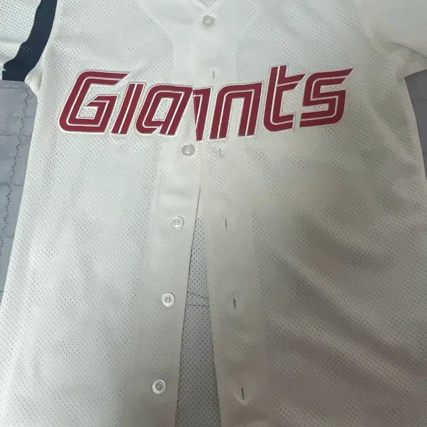 [BUNJANG] Lotte Giants Yoon Dong-hee Marked Home Authentic Jersey with Son Sung-bin Autograph / 롯데자이언츠 유니폼 윤동희 마킹 손성빈 싸인