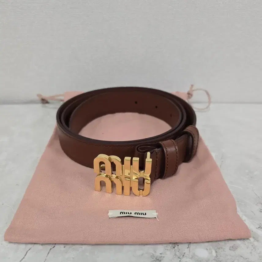 [BUNJANG] Miu Miu Logo Belt Size 85 / 미우미우 로고 벨트 85사이즈 판매
