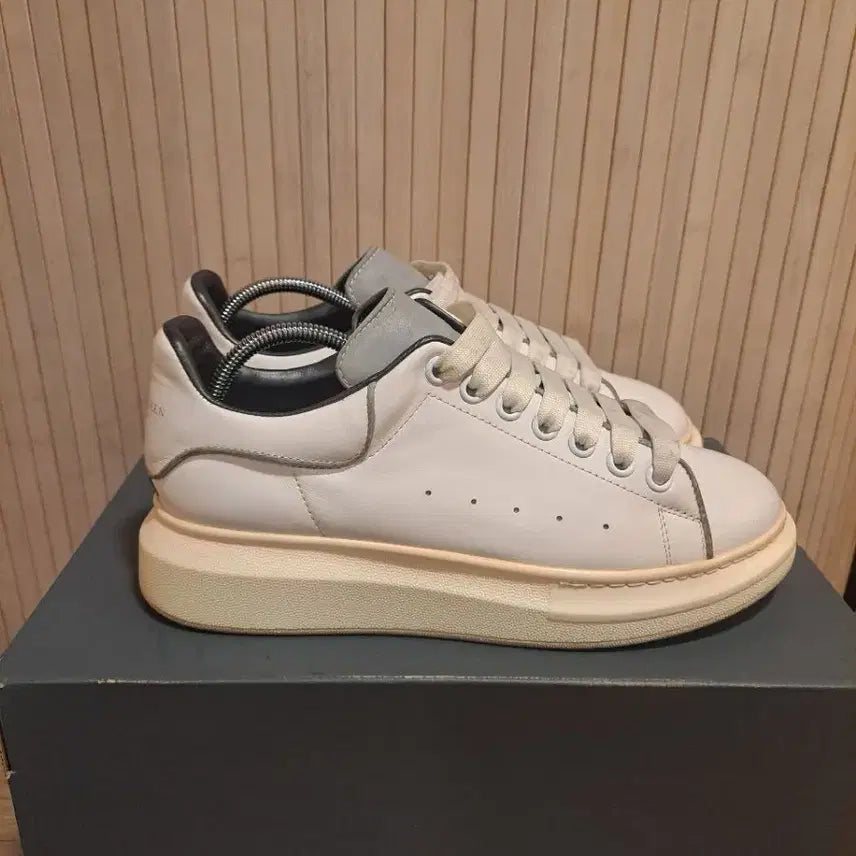 [BUNJANG] Alexander McQueen Oversized Sole Sneakers White Size 41 / 알렉산더 맥퀸 오버솔 스니커즈 화이트 41사이즈
