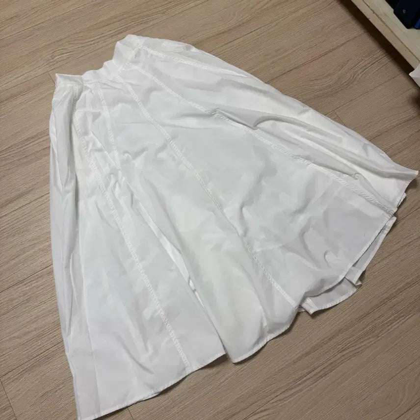 [BUNJANG] White Back-Banded Flare Long Skirt / 화이트 뒷밴딩 플레어 스커트