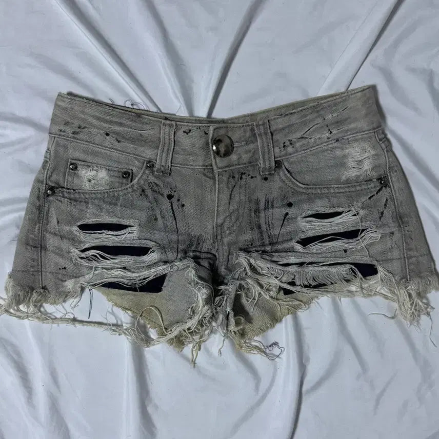 [BUNJANG] Lip Service Paint Damage Denim Shorts / Lip service 페인트 데미지 데님 쇼츠