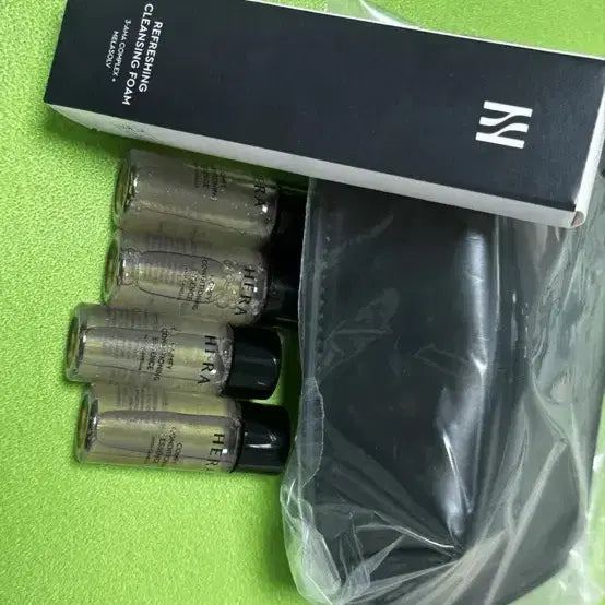 [BUNJANG] Hera Pouch + Cleansing Foam Set / 헤라 파우치+클렌징폼 50+컴피에센스 60ml 세트
