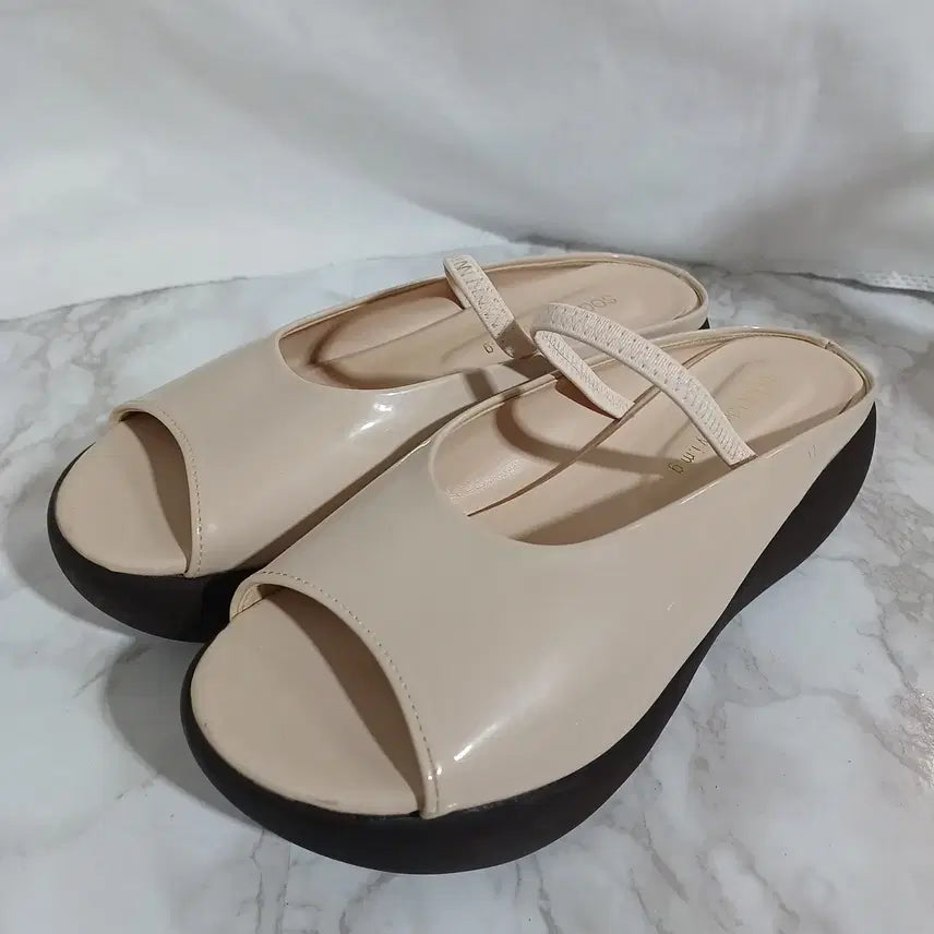 [BUNJANG] SOGO Women's Platform Sandals (250) / SOGO 여성 통굽 샌들 250 (26D292)