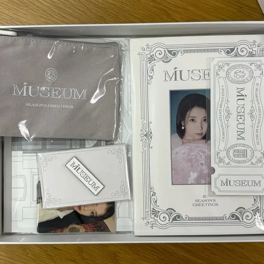 [BUNJANG] IU 2023 Season's Greetings (Excluding Calendar) / 아이유 2023 시그 (달력 제외)