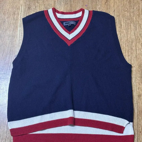 [BUNJANG] Stripe V-Neck Knit Vest (Oversized Fit) / 스트라이프 베스트뷔스티에 니트 조끼 프리사이즈 브이넥 오버핏 빅사이즈