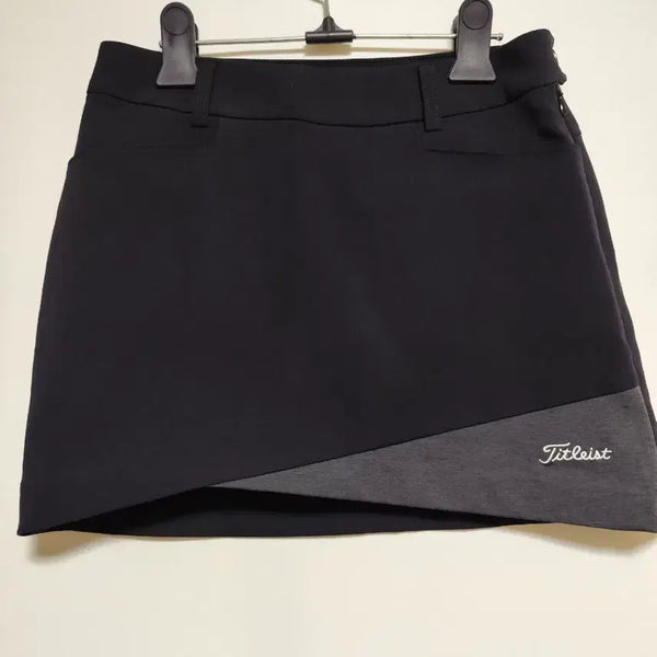 [BUNJANG] Titleist Golf Skirt Black Size 64 (25) / 타이틀리스트 골프 스커트 블랙 64(25)