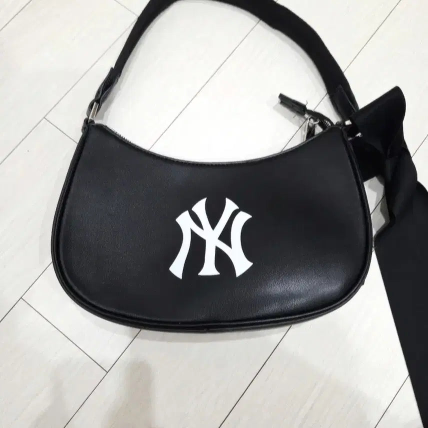 [BUNJANG] New York Yankees Logo Shoulder Bag / ny뉴욕