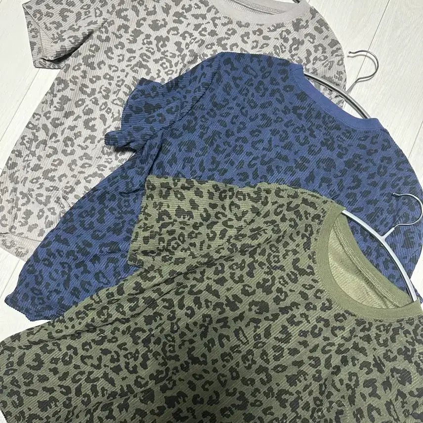 [BUNJANG] 3-Piece Leopard Print T-Shirt Bundle Set / 호피티셔츠 3장 일괄