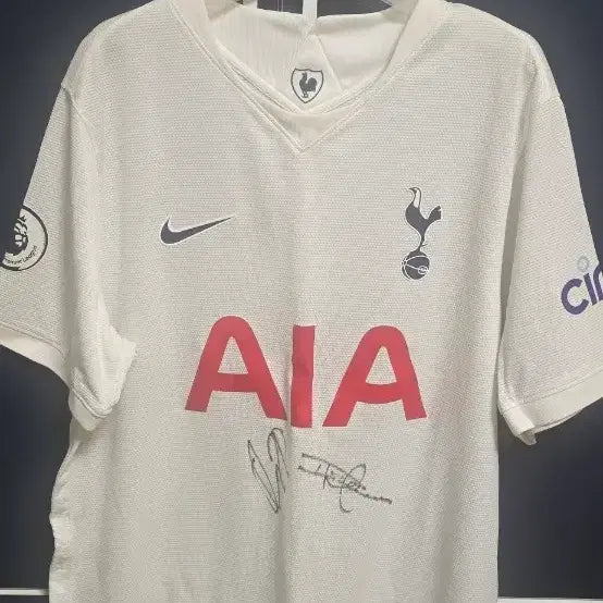 [BUNJANG] Son Heung-min Golden Boot Season Jersey (Oliver Skipp, Ryan Mason Autographed) / 손흥민 득점왕 시즌 유니폼 (올리버 스킵, 라이언 메이슨 사인)