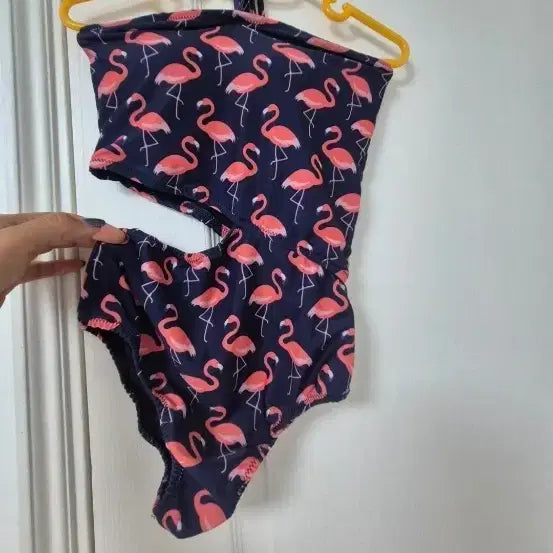 [BUNJANG] Flamingo Pattern One-Piece Swimsuit / 플라밍고 무늬 원피스 수영복