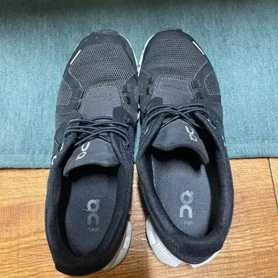 [BUNJANG] On Running Cloud Sneakers Black 240 / 온러닝 클라우드 스니커즈 블랙 240
