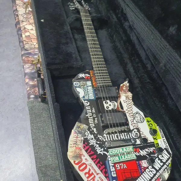 [BUNJANG] Caliban Custom Electric Guitar with Stickers / 명품caliban 일렉기타 스티커 커스텀 악기