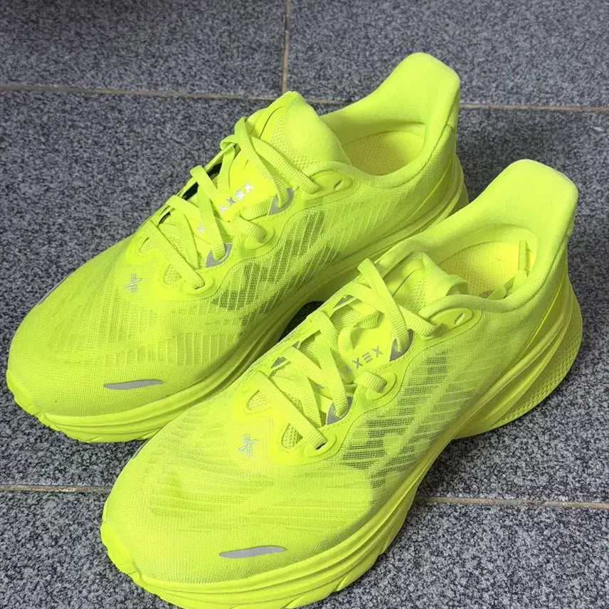 [BUNJANG] XEXYMIX Maxi Runner 2.0 Neon Green (Size 265) / (265) 젝시믹스 맥시 러너 2.0 네온그린