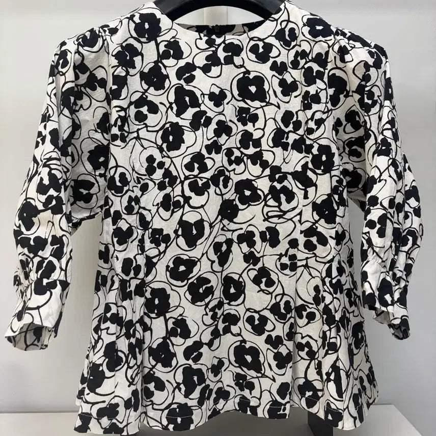 [BUNJANG] Black Flower Blouse Size 55 / 블라우스 55사이즈